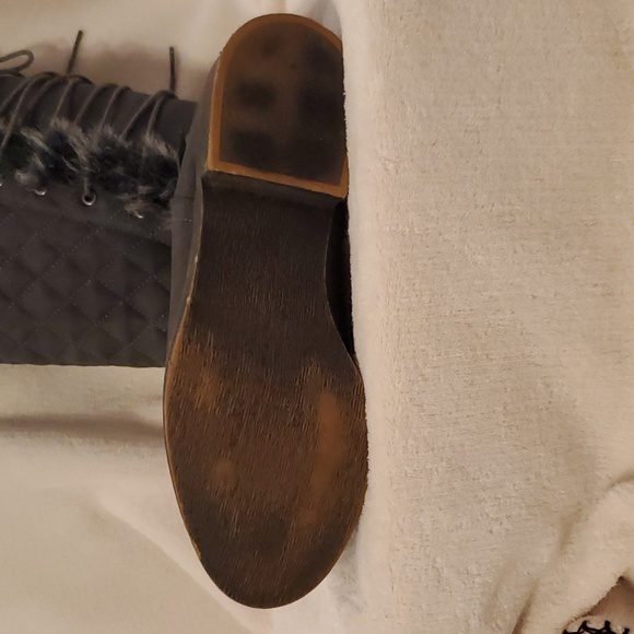 Boots - Picture 7 of 11